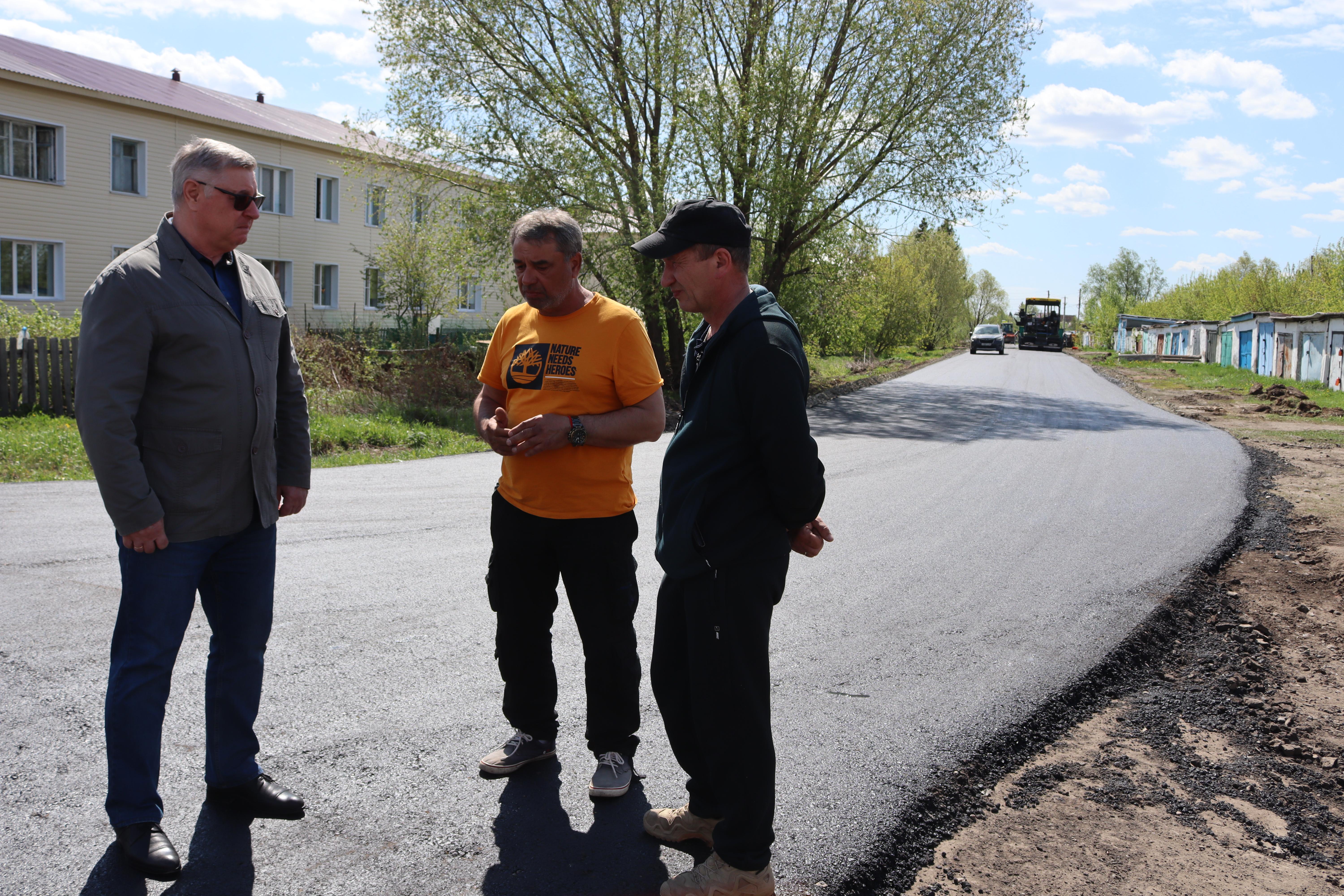 Капитальный ремонт дорожного полотна на нескольких участках городских улиц.